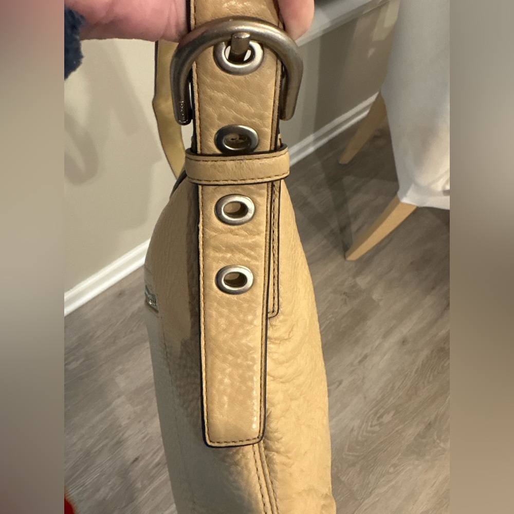 Vintage Coach Madison light tan pebbled leather shoulder/crossbody bag - Picture 11 of 16
